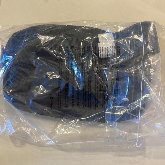 Lululemon Black Everywhere Belt Bag - Picture 2 of 2